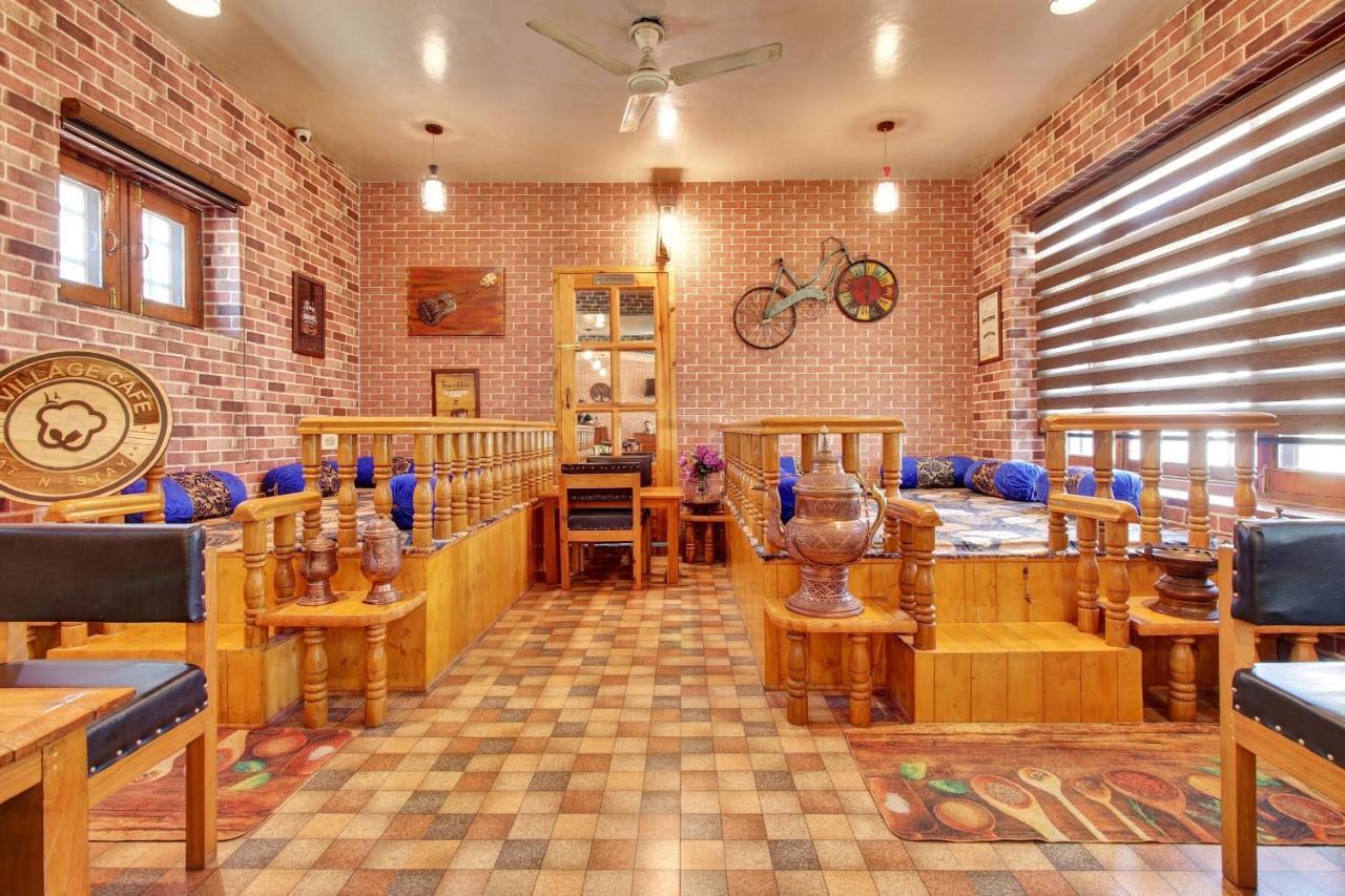 Super Oyo Capital O 91600 The Village Classic Hotel And Restaurant Srīnagar Dış mekan fotoğraf