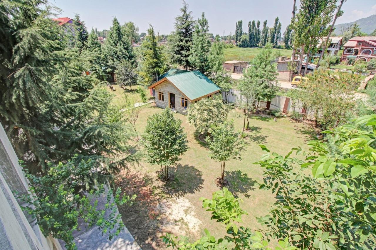 Super Oyo Capital O 91600 The Village Classic Hotel And Restaurant Srīnagar Dış mekan fotoğraf